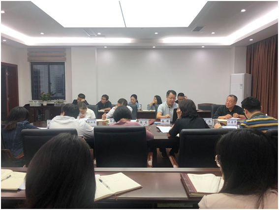 加強學(xué)習(xí)，深入開展調(diào)查研究，全面增強擔(dān)保本領(lǐng)——市擔(dān)保公司黨支部書記上黨課